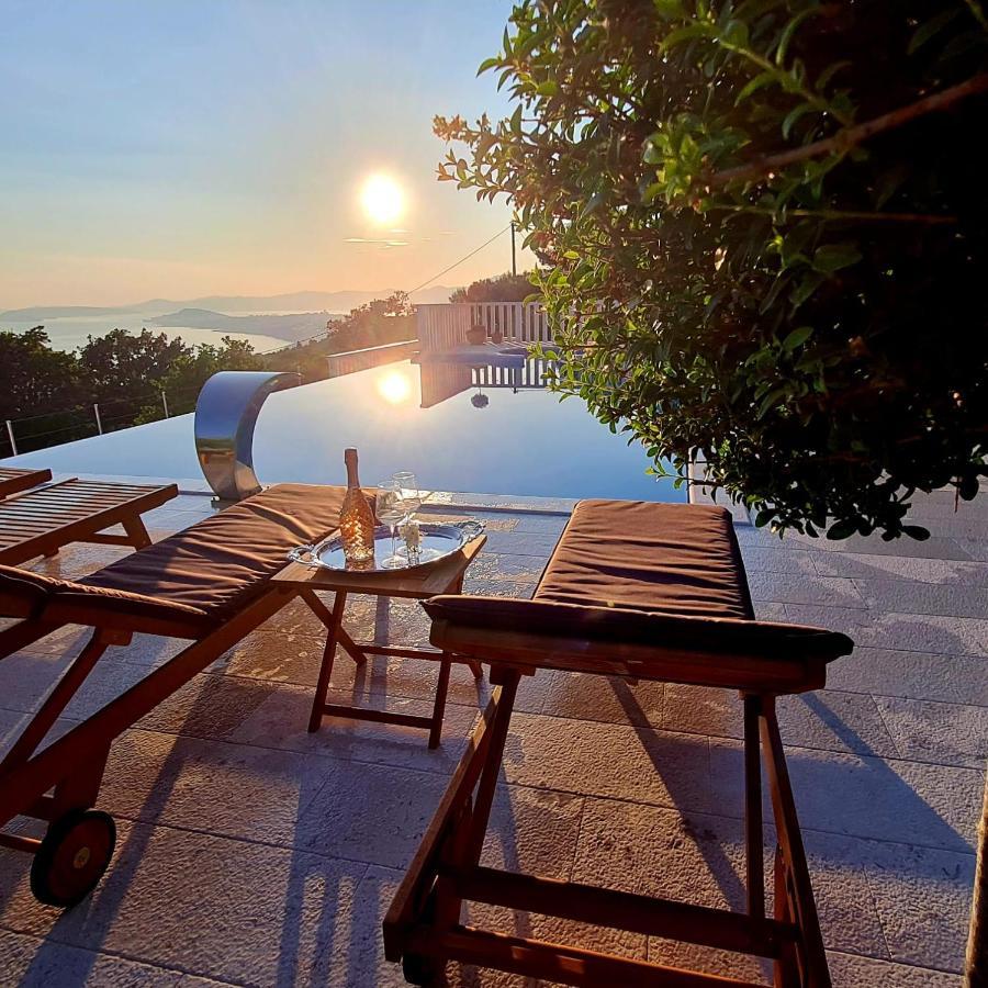 Sea View Luxury Apart Hotel Villa Conte With Swiming Pool And Romantic Spa Podstrana Zewnętrze zdjęcie