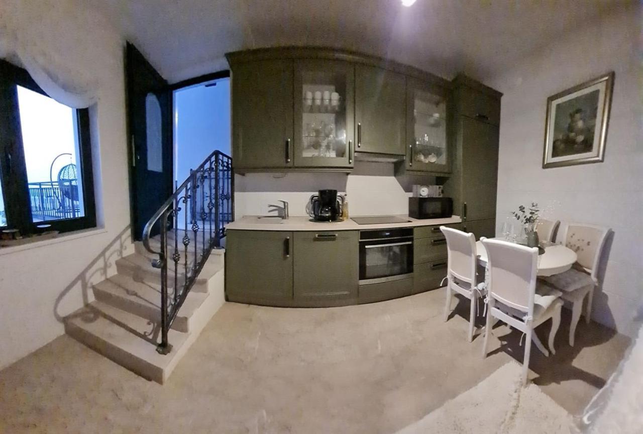 Sea View Luxury Apart Hotel Villa Conte With Swiming Pool And Romantic Spa Podstrana Zewnętrze zdjęcie