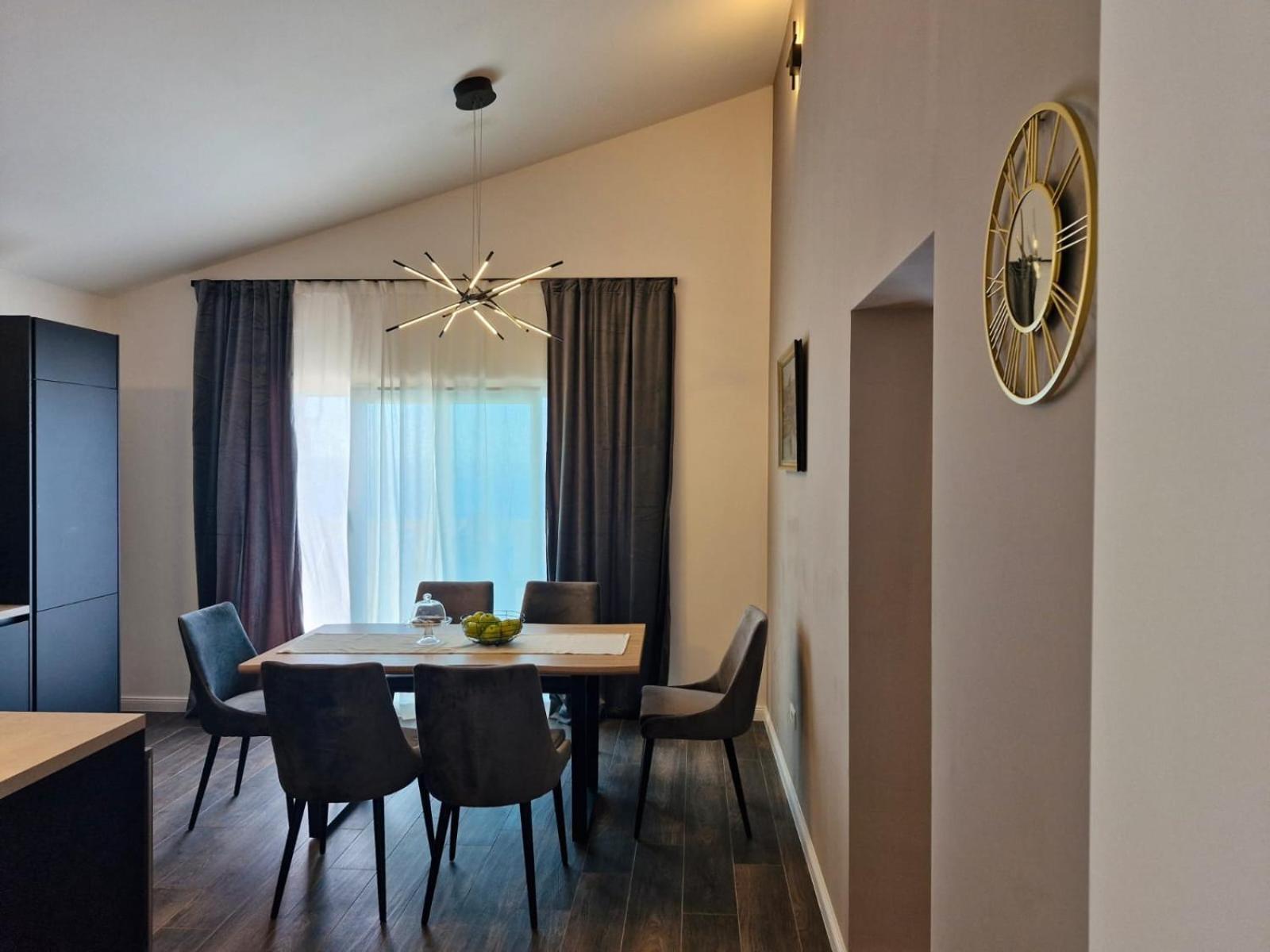 Sea View Luxury Apart Hotel Villa Conte With Swiming Pool And Romantic Spa Podstrana Zewnętrze zdjęcie