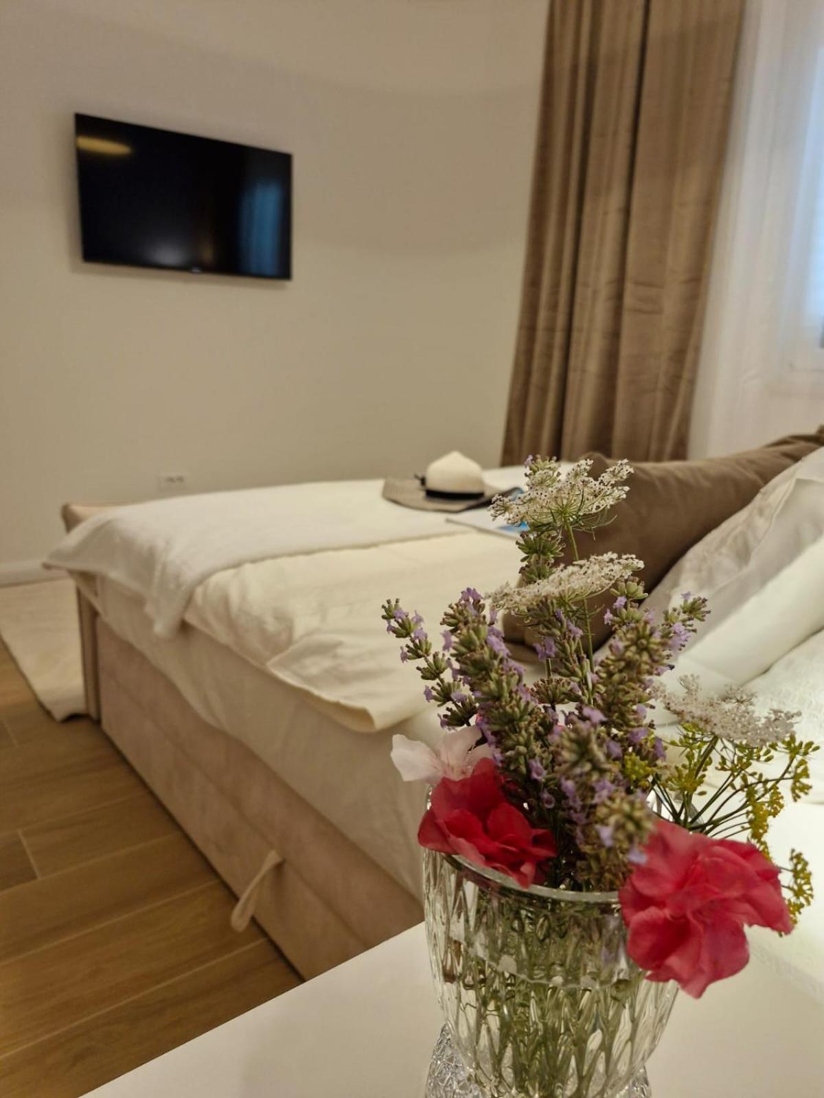 Sea View Luxury Apart Hotel Villa Conte With Swiming Pool And Romantic Spa Podstrana Zewnętrze zdjęcie