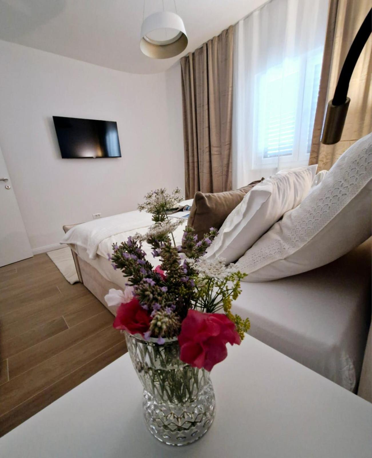 Sea View Luxury Apart Hotel Villa Conte With Swiming Pool And Romantic Spa Podstrana Zewnętrze zdjęcie